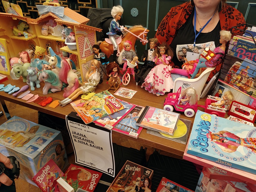 Retro Con Barbie and Pony desk